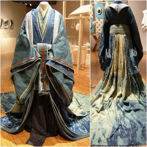 Denim-made Junihitoe by Ms Karibe 💙 Heian Junihitoe 👘 平安时代的十二单 🌸💖 Japan Heian era costume - Junihitoe 💗 Edo Era Fashion, Heian Era Clothing, Kny Outfit, Manhwa Outfits, Heian Era, Edo Era, Japan Outfit, Imperial Palace, Art Prompts