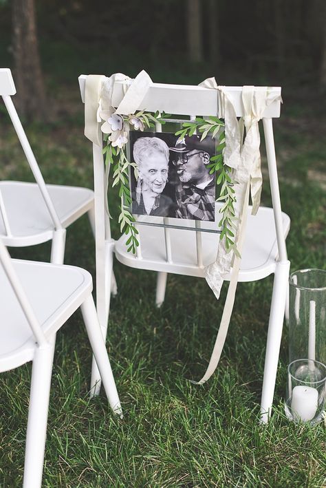 How to make a special wedding memorial chair for your loved ones with Cricut #cricut #diywedding #cricutmade #weddingideas #weddingceremony Wedding Memorial Chair, Wedding Ceremony Chairs, Army Wedding, Wedding Vow Books, Ceremony Chairs, Wedding Ceremony Signs, Chair Decor, August Wedding, Wedding Hashtag