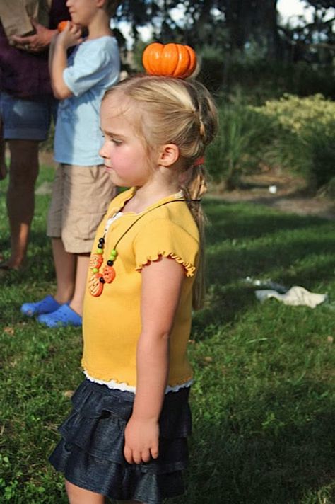 Cute harvest party idea for school! Easy Halloween Games, Fall Festival Games, Pumpkin Games, Fun Halloween Party Games, Fall Harvest Party, Fall Carnival, Festival Games, Halloween Infantil, Halloween Class Party