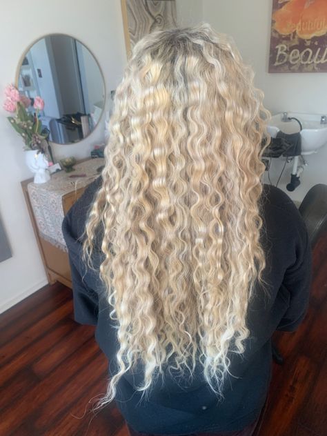 Blonde Hair Crimped, Crimped Blonde Hair, Braid Crimped Hair, Crippled Hair, Crimpy Hair, Crimp Curls, Blonde Crimped Hair, Hair Crimped, Crimp Hair