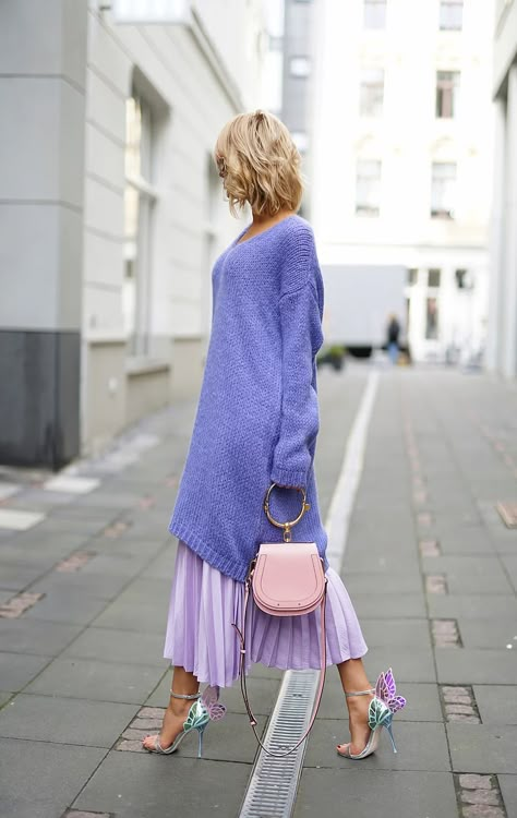 Lavender Outfit, Moda Chic, Everyday Chic, Look Cool, Look Fashion, Classy Outfits, Fashion Lifestyle, Pleated Skirt, Fashion Inspo Outfits