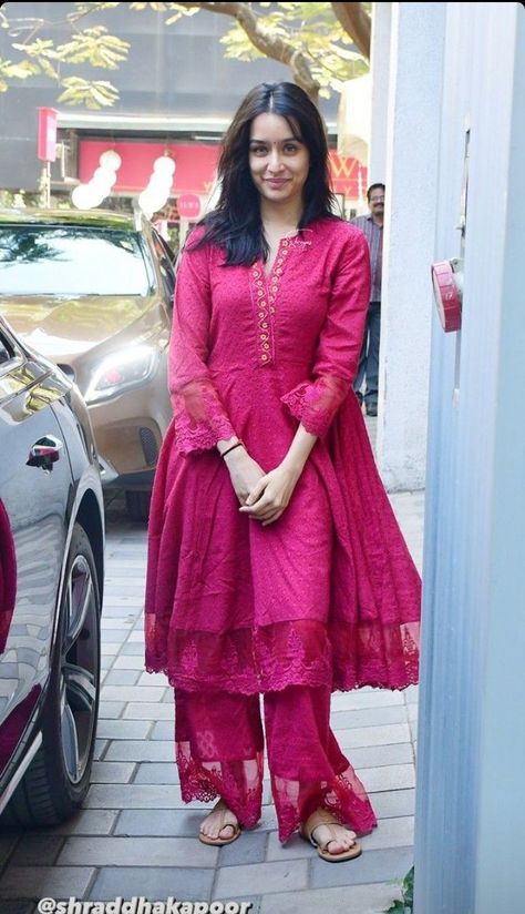 Party Wear Frocks, Desi Fits, Celebrity Casual Outfits, Simple Kurta Designs, Traditional Indian Dress, Casual Indian Fashion, Indian Saree Blouses Designs, Desi Fashion Casual, Fashion Sketches Dresses