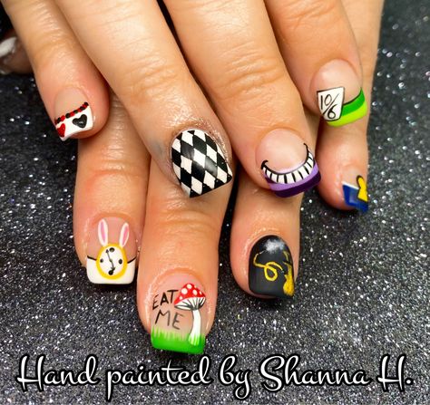 Tea Cup Nail Art, Alice In Wonderland Nails Simple, Alice Nails, Wonderland Caterpillar, Alice In Wonderland Nails, Wonderland Nails, Holloween Nails, Alice Wonderland, Short Acrylic