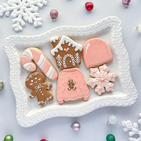 Candy Land Cookies Decorated, Gingerbread Christmas Cookies Decorated, Gingerbread House Sugar Cookies, Gingerbread Decorated Cookies, Gingerbread House Cookies Decorated, Gingerbread Cookie Designs, Icing Cookies Ideas, Decorated Gingerbread Cookies, Gingerbread Sugar Cookies