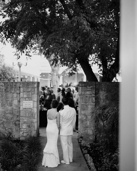 documentary weddings My favorite wedding images of 2023 040 The Kendall in Boerne Wedding Philip Thomas Photography l1002688 Photojournalism Wedding Photography, Boerne Texas, Photography Board, Camera Frame, Wedding Photojournalism, Last Day Of Summer, Texas Wedding, Documentary Wedding, Telling Stories