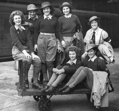 Land Girls 1940s.  For more about Clementine, please visit http://www.agirlforalltime.com/Clementine-main-page Women's Land Army, Ww2 Women, Wwii Women, 1940s Women, 20th Century Women, Androgynous Look, Land Girls, Film Studies, Army Girl