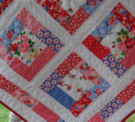 White And Blue Quilt, Blue Fabrics, Fun Quilt, Cottage Quilt, Blue Quilt, Patriotic Quilts, Jelly Rolls, Log Cabin Quilts, Pretty Quilt