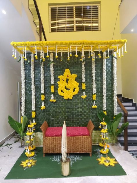 Pellikoduku Decorations At Home, Srimantham Decoration At Home Simple, Pellikuthuru Decoration At Home, Upanayanam Decoration, Manavarai Decoration, Leaf Decor Wedding, Decorations Engagement, Varalakshmi Pooja, Haldi Decoration