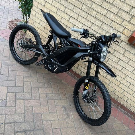 2021 Surron light bee x bike Road legal version. Comes with v5 and registration £2700 The bike has had a couple upgrades. Runs great If interested please message me Thanks #surron #electronics #bikelife #bikeporn #lifestyle #surronuk #surronx #surronofficial #surronlightbee #surronstormbee #surronster #surron_london #surronuk Surron Light Bee, Surron Electric Bike, Surron Bike, Electronic Bike, Plain Black Wallpaper, Sur Ron, South California, Cool Dirt Bikes, Gta 6