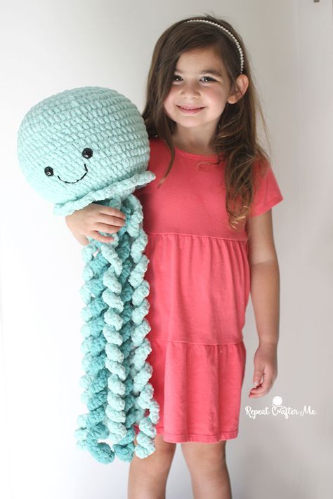 Giant Crochet Jellyfish - Repeat Crafter  Me Giant Jellyfish, Giant Crochet, Crochet Jellyfish, Crochet Puff Flower, Octopus Crochet Pattern, Crocheted Jellyfish, Repeat Crafter Me, Rose Patterns, Bernat Blanket