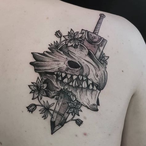 Rathalos tattoo Monster Hunter World Tattoo, Monster Hunter Tattoo Ideas, Hunter Tattoo Design, Monster Hunter Tattoo, Monster Hunter Rathalos, Animal Tatoos, Hunter Tattoo, Naruto Tattoo, Gaming Tattoo