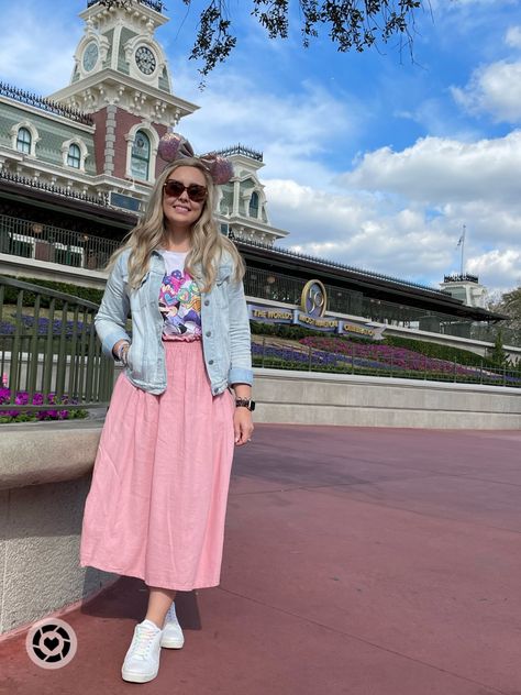 Disney Skirt Outfits Women, Disney Dress Outfits, Pink Disney Outfits Women, Disney Skirt Outfits, Casual Disney Outfits, Magic Kingdom Outfit, Disney Skirt, Disney Outfits Women, Outfit Disney