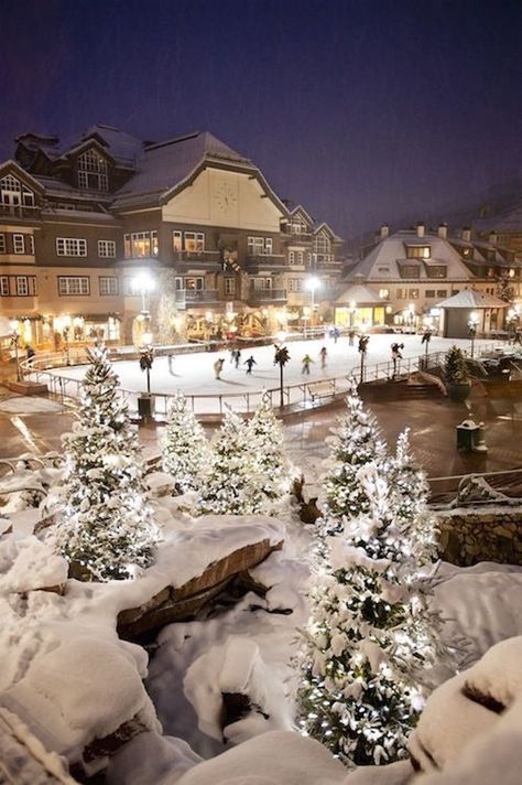 The magical Beaver Creek Ice Rink in one of Colorado's coziest ski towns. Colorado Christmas, Beaver Creek Colorado, Colorado Towns, Best Ski Resorts, Estes Park Colorado, Ski Town, Breckenridge Colorado, Beaver Creek, Aspen Colorado