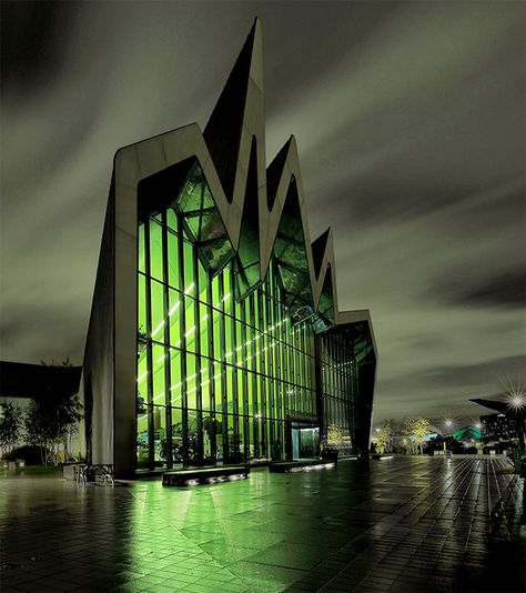 Riverside Museum, Glasgow, UK Riverside Museum, Zaha Hadid Architecture, Architecture Cool, Evil Buildings, Transport Museum, Unusual Buildings, Awesome Architecture, Industrial Architecture, Amazing Buildings