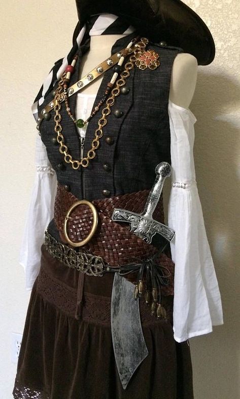 Women's Pirate Costume, Pirate Costume Accessories, Pirate Cosplay, Female Pirate Costume, Pirate Outfit, Pirate Fashion, Fair Outfits, Pirate Woman, Costumes Ideas