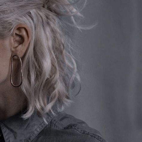 Short White Hair, Hair Aesthetic, Short Blonde, Foto Ideas Instagram, Short Blonde Hair, Character Aesthetic, Silver Hair, Looks Style, White Hair