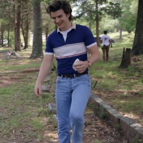 Stranger Things: Bts Steve Harrington Season 4 Outfit, Steve Harrington Halloween Party, Steve Harrington Inspired Outfit, Stevie Harrington, Stranger Things Outfit Men, Tyler Fits, Stranger Things Bts, Steddie Fanart, 90s Men Fashion