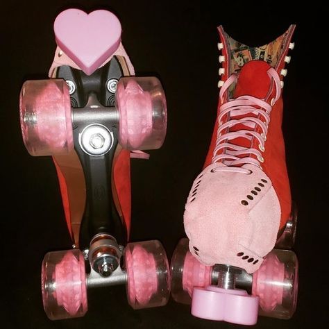 Dance Street, Roller Skating Outfits, Roller Derby Girls, Skate Aesthetic, Retro Roller Skates, Roller Skate Shoes, Roller Shoes, Derby Girl, Quad Skates