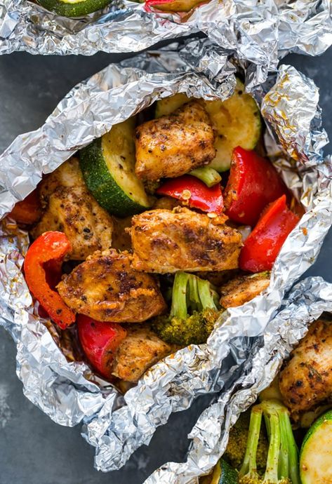 12. Cajun Chicken and Vegetables Foil Pack Recipe #greatist https://greatist.com/eat/chicken-dinners-in-foil-packets Cajun Chicken And Veggies, Low Carb Cajun, Chicken Foil Packets, Foil Pack Dinners, Foil Packet Dinners, Foil Pack Meals, Foil Dinners, Foil Packet Meals, Foil Packet