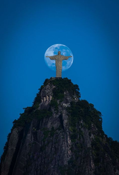 Christ The Redeemer Wallpaper, Brazil Jesus Statue, Resurrection Aesthetic, Christ Wallpaper Iphone, Christian Art Wallpaper, Jesus Christ Wallpaper, Christian Wallpaper Hd, God Wallpaper Iphone, Christ Wallpaper