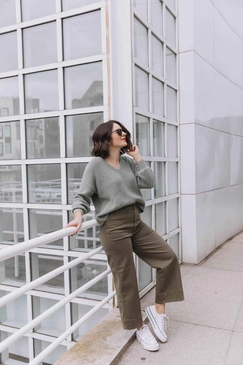 Styling Wide Leg Cropped Pants Cropped Pants Outfit, Wide Leg Crop Pants, Classic Denim Jacket, Wide Leg Cropped Pants, Crop Pants, Cropped Trousers, Mode Inspiration, Pants Outfit, Cropped Jeans