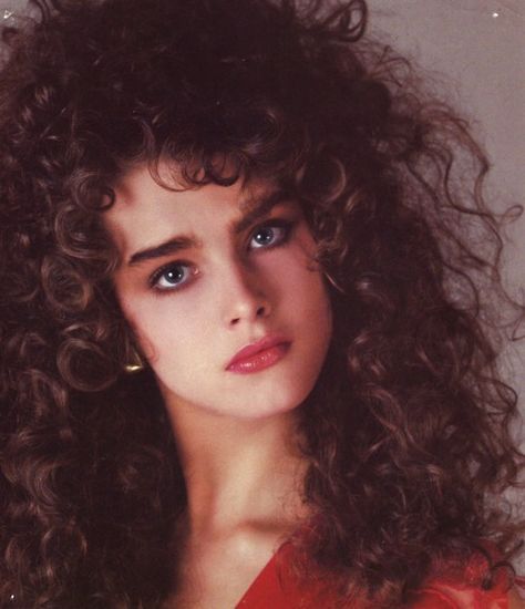 80s Hair And Makeup, 1980s Makeup And Hair, 80’s Makeup, Brooke Shields Young, 1980s Hair, Look 80s, 80s Makeup, 80s Hair, New Retro Wave