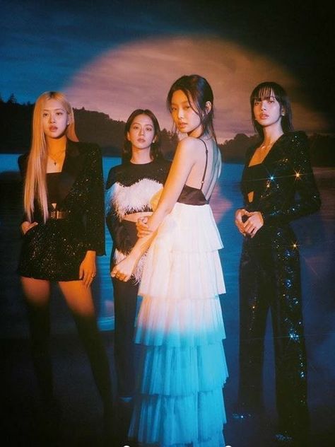 3 People Costumes, Petra Collins, Blackpink Members, Vogue Covers, Vogue Korea, Blackpink Photos, Blackpink Fashion, Material Girls, Yg Entertainment