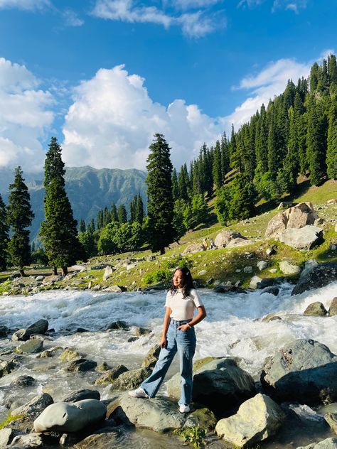 #kashmir #gulmarg #sonmarg #pahalgam #aesthetic #pinterest #nature #mountains #snap #photography #photooftheday #photo #photoshoot #poses #srinagar #jammu #travel Picture Poses In Mountains, Photoshoot Ideas On Mountain, Athletic Poses For Pictures, Pics In Kashmir, Mountain Pics Poses, Srinagar Photography Poses, Jammu Kashmir Travel Outfits, Photography In Kashmir, Photo Poses In Kashmir