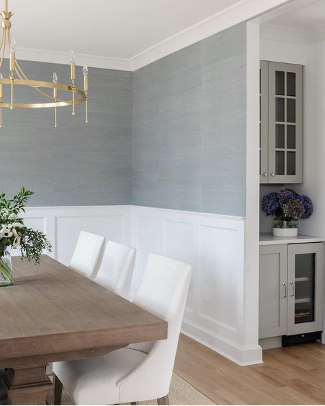 Dining Room Paint With Chair Rail, White Wainscoting Dining Room, Dining Rooms With Chair Rail, Chair Rail Dining Room Two Tones, Wainscoting And Wallpaper Dining Room, Dining Room Chair Rail Ideas, Chair Rail Kitchen, Chair Rail Ideas Dining Room, Dining Room Decor Transitional