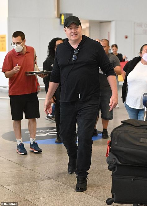 Back in the Big Apple! The 53-year-old SAG Award winner was dressed comfortably in head-to-toe black attire for his trans-Atlantic flight from Italy Brendan Fraser Now, Brendan Fraser, Black Attire, You Are Cute, Rachel Weisz, Sag Awards, Nice To Meet, Music Tv, Famous People