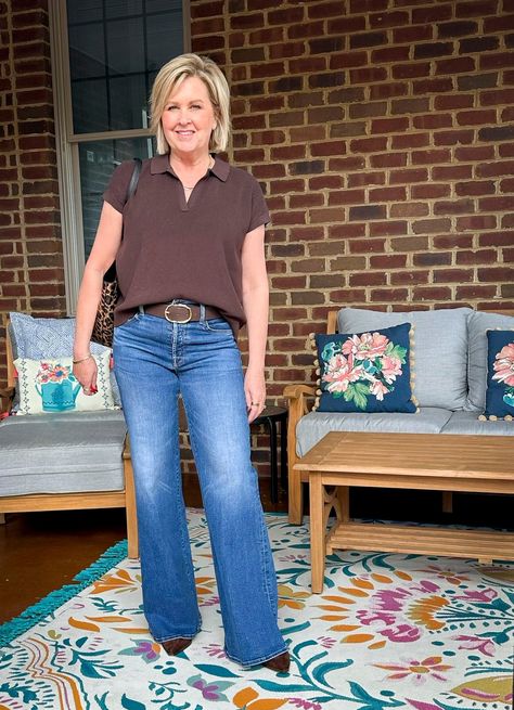 Tania Stephens is styling wide leg jeans and a brown sweater from Tuckernuck Ladies Wide Leg Jeans Outfits, Mother Wide Leg Jeans, Fashion At 50 Style Inspiration, Mom Fashion Over 40, What To Wear With Wide Leg Jeans, Jeans For Women Over 50, Tania Stephens, Designer Inspired Handbags, Wide Legged Jeans