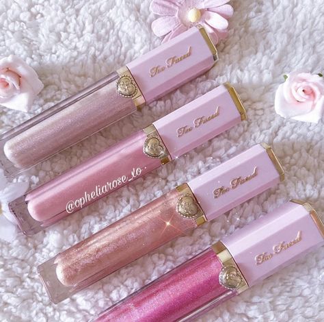 #beautyproducts #pink #makeup #pinkprincess #prettyinpink #flatlay #toofaced #lipgloss Too Faced Lip Gloss, Girly Makeup, Princess Makeup, Pink Lifestyle, Lip Gloss Collection, Fancy Makeup, Too Faced Makeup, Pink Girly Things, Pink Vibes