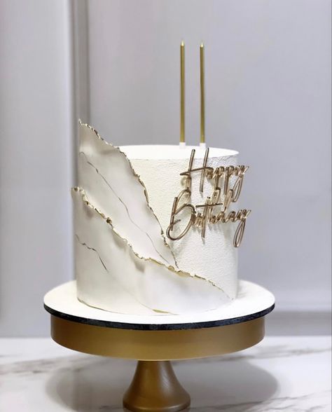 Beige White Gold Birthday Cake, Elegant White And Gold Cake, Gold White Cake Birthday, White Cake With Black And Gold Accents, 2024 Cake Ideas, Birthday Cake Ideas Two Tier, White 18th Birthday Cake, Golden Birthday Cake For Women, White 21st Birthday Cake