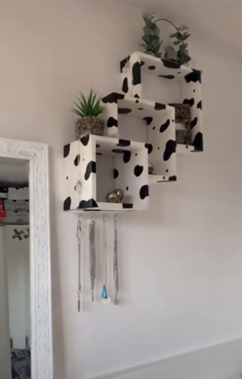 Cowgirl Room, Western Bedroom Decor, Diy Room Decor For Teens, Cow Decor, Cute Diy Room Decor, Cute Bedroom Ideas, Indie Room Decor, Room Deco, Indie Room