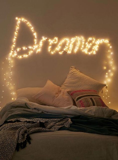 10 Supercool and easy string lights decor ideas for your home Girl Bedroom Decor, Cute Room Decor, Teen Room, Teen Bedroom, Dream Rooms, Dream Bedroom, My New Room, New Room