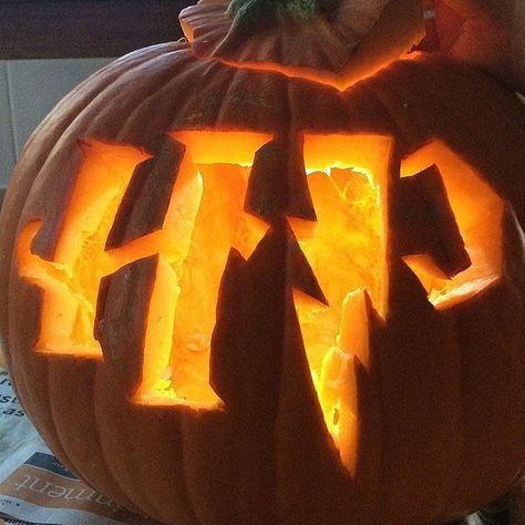 24 Last-Minute, Magical Harry Potter Pumpkin Ideas Harry Potter Pumpkin Carving, Harry Potter Pumpkin, Harry Potter Halloween Party, Cute Pumpkin Carving, Harry Potter Quizzes, Empty Promises, Easy Pumpkin Carving, Creative Pumpkin Carving, Pumpkin Carving Designs