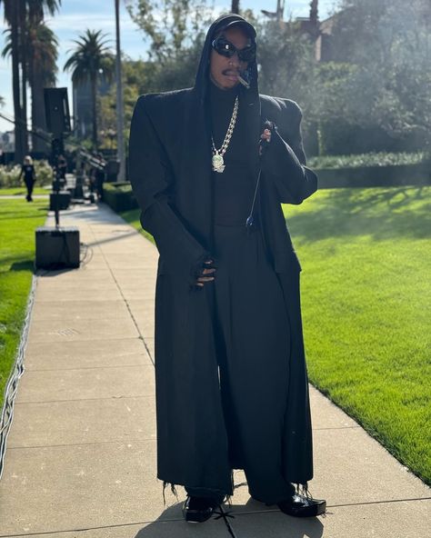 Balenciaga Outfit, Wiz Khalifa, Aesthetic Tiktok, Cat Walk, All Black Outfit, The Wiz, Sunny Days, Hoodie Fashion, Balenciaga