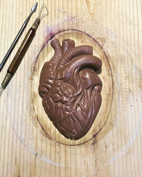 𝕿𝖍𝖊 𝕳𝖊𝖑𝖑𝖇𝖔𝖚𝖓𝖉 𝕳𝖔𝖒𝖊 on Instagram: “Anatomical heart relief sculpture, coming soon!” Coming Soon Instagram, Clay Relief, Gothic Stuff, Heart Sculpture, Horror Decor, Relief Sculpture, Anatomical Heart, Easy Doodles Drawings, Sculpture Painting