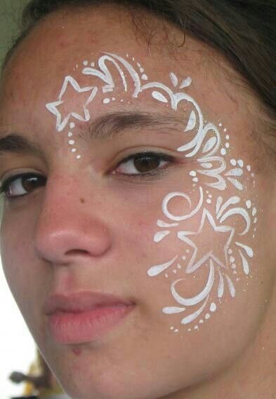 Stars Face Paint, White Face Paint Ideas, Star Face Painting, Stars On Face, Face Paint Ideas For Teens, Kid Face Paint, White Face Paint Makeup, Star Face Paint, Body Art Paint Ideas