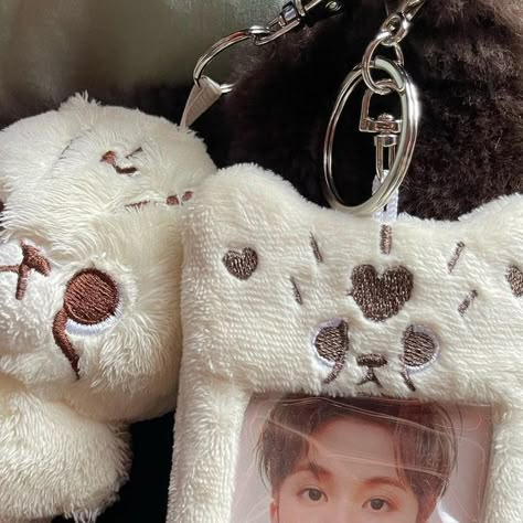 Mark Cheetah Lee, Mark Lee Photocard, Cheetah Lee, Pc Holder, Kpop Deco, The Cheetah, Plush Keychain, What In My Bag, Mark Nct