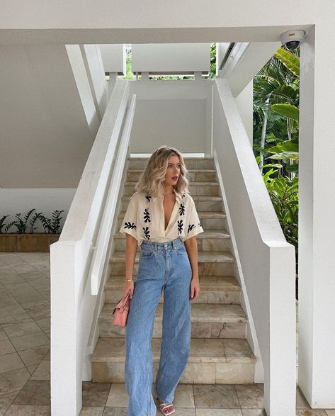 @ laurajadestone on instagram Laura Jade Stone, City Break Outfit, Outfits Jeans, Europe Outfits, Italy Outfits, Spring Summer Outfits, Retro Design, European Fashion, Spring Outfit