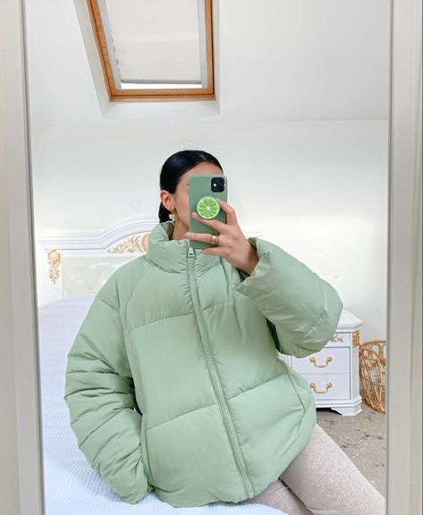 Green puffer jacket Light Green Puffer Jacket Outfit, Puffer Jacket Outfit Aesthetic, Green Puffer Jacket Outfit, Green Aesthetic Outfit, Puffy Jacket Outfit, Outfit Mint, Japan 2023, Green Puffer Jacket, Puffer Jacket Outfit