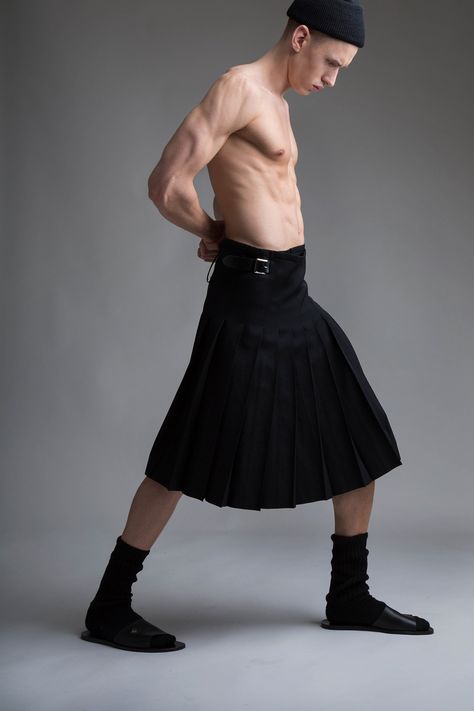 Vintage Y's Yohji Yamamoto Men's Pleated Skirt. Designer Clothing Dark Minimal Street Style Fashion Kilt Men, Business Brainstorming, Yohji Yamamoto Men, Men Wearing Skirts, Gender Fluid Fashion, Black Clothes, Men In Kilts, Fur Clothing, Vintage Mens Fashion