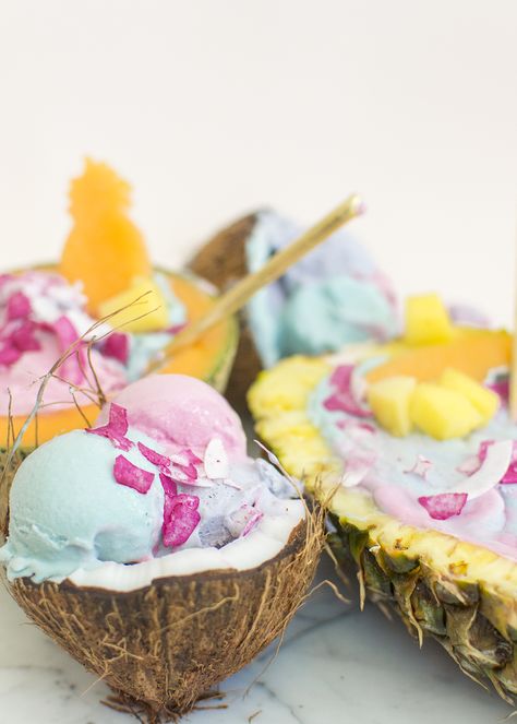 #EatyourPastels Coconut Ice Cream Ice Cream Presentation Ideas, Ice Cream Presentation, Gelato Business, Tropical Ice Cream, Pastel Cafe, Fancy Ice Cream, River Restaurant, Ice Cream Inspiration, Shave Ice