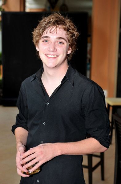 Kyle Gallner...geeky and sexy Caster Chronicles, Kyle Gallner, Why I Love Him, Jennifer's Body, Joe Keery, Nightmare On Elm Street, Tasty Treats, Caster, Hottest Celebrities