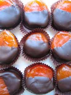 Chocolate Dipped Apricots, Chocolate Apricot, Cooking Light Diet, Light Diet, Crunchy Chocolate, Apricot Recipes, Dinner Party Desserts, Flexitarian Diet, Chocolate Covered Fruit