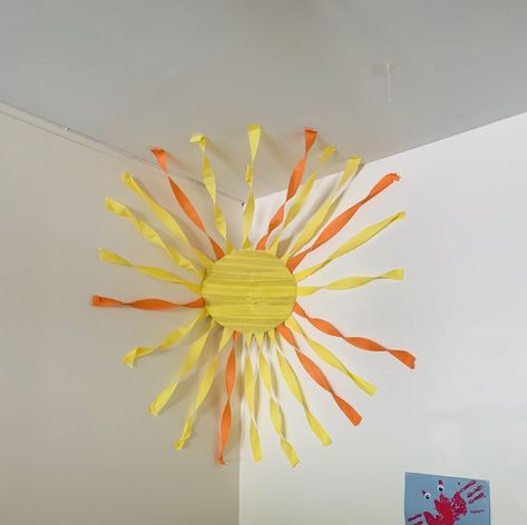 Sun made out of cardboard,streamers, and tape. Daycare sunshine Sun Theme Decorations, Fun In The Sun Theme, Sun Classroom Decoration, Sun Theme Classroom Decor, Sunshine Themed Classroom, Sun Bulletin Board Ideas, Diy Sun Decoration, Cardboard Sun, Sunshine Classroom