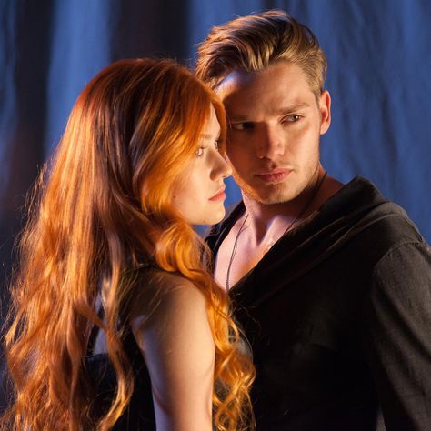 Clary Und Jace, Matt Daddario, Clary Y Jace, Jace Herondale, Shadowhunters Series, Divergent Funny, Clary And Jace, Dominic Sherwood, Tv Show Couples