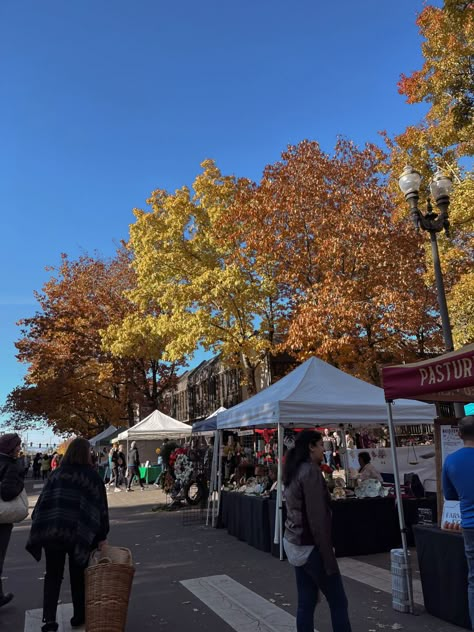 #westcoast #pnw #washington #vancouver #downtown #aesthetic #fall #leaves #cute #fyp Fall 2020 Aesthetic, Fall Los Angeles, Autumn Farmers Market, Tis Autumn, California Fall, Downtown Aesthetic, Gilmore Girls Seasons, Fall Mood Board, Fall Semester