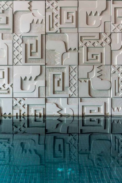 Art Deco Wall Design, Mexican Sculpture, Goodtime Hotel, 3d Stone Wall, Relief Tiles, Art Deco Contemporary, Mexico Aesthetic, Decoration Buffet, Hotel Garden